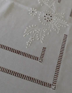 Portugal Natura 180x350 Toalha de mesa de linho bordada a mão - bordados da lixa