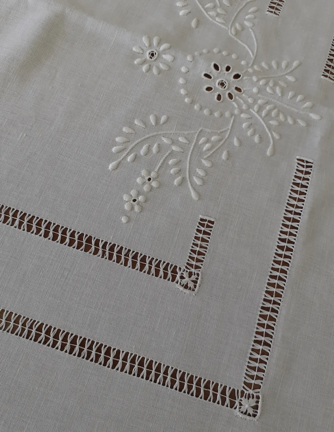 Portugal Natura 180x350 Toalha de mesa de linho bordada a mão - bordados da lixa